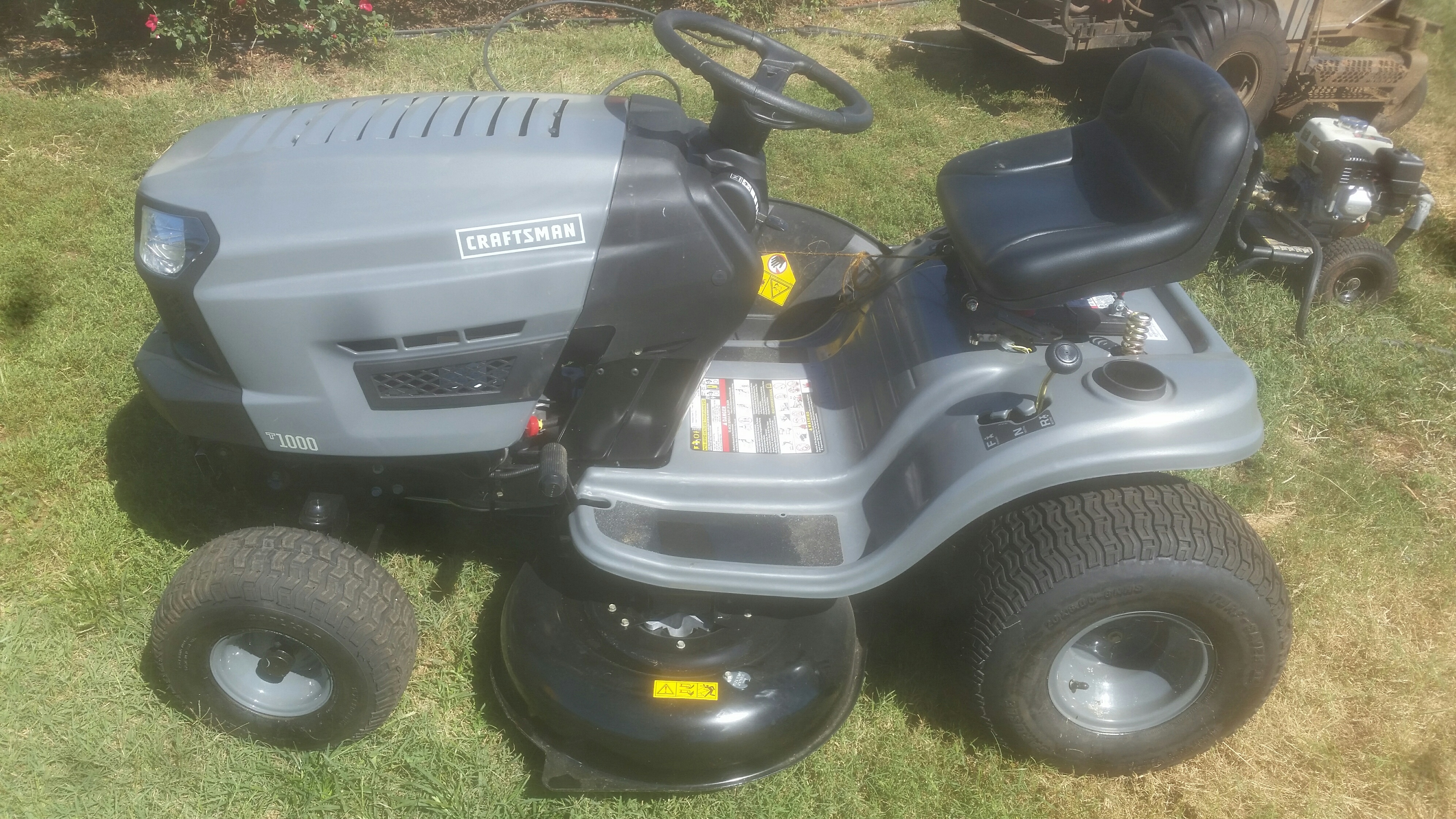 2014 Craftsman T1000 Riding Mower at Craftsman Tractor